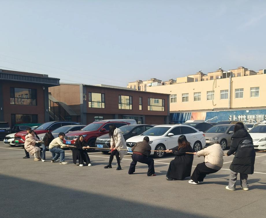 Délben kötélhúzás és ugrókötél Zemeijiaban